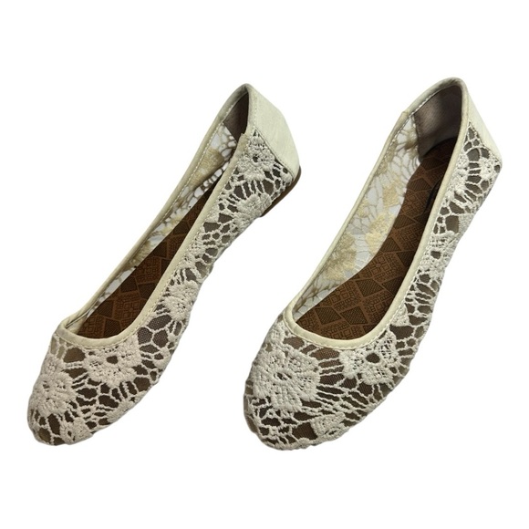 Lucky Brand Women Lace Ballet Flats Cream White Boho Feminine Shoes Size 7 - Picture 2 of 6